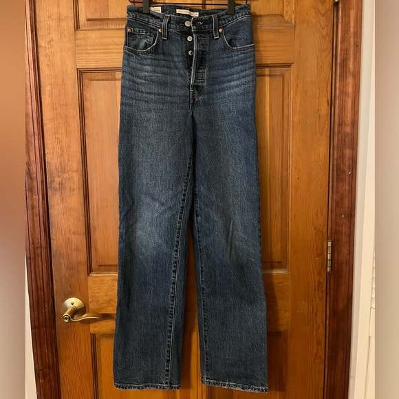 Levi’s rib cage jeans! - Picture 2 of 4